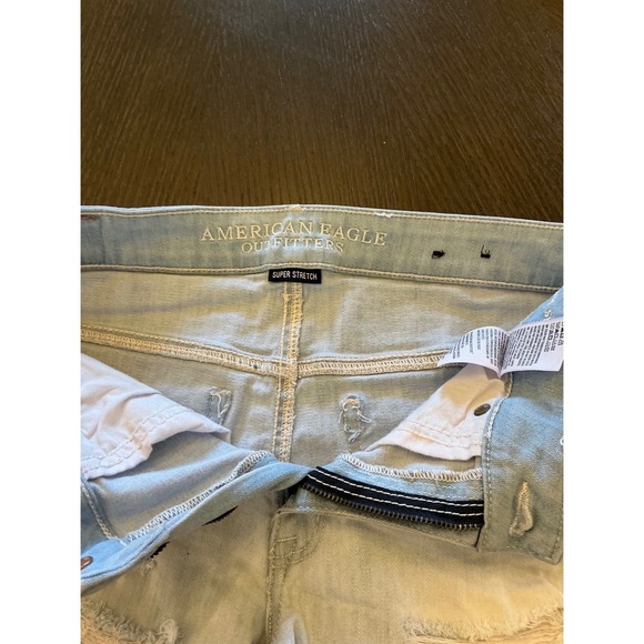 American Eagle Hi-Rise Shortie Distressed Lace Trim Denim Shorts Light Wash 6 - Picture 5 of 11